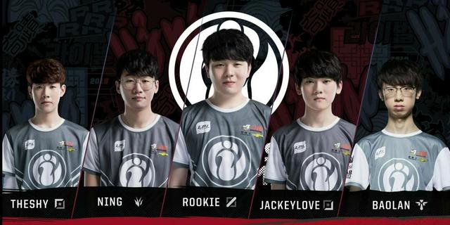 36岁莱万握拳狂奔庆祝：西甲7次破僵局 18球甩开姆巴佩