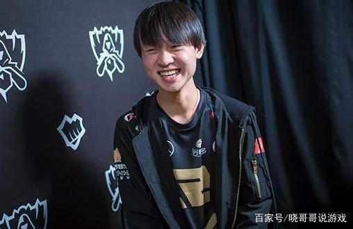 边后卫内收 边后卫内收